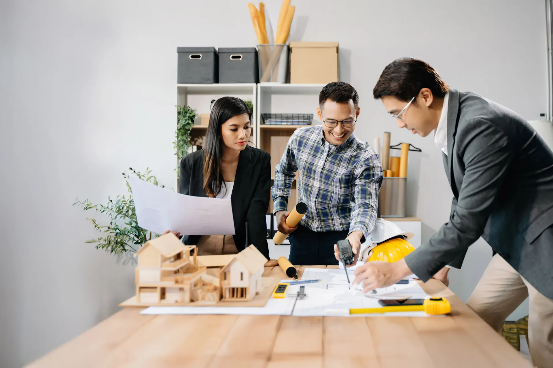 employees meting to discuss plans